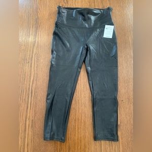 Spanx Faux Leather Crop Leggings (size M)